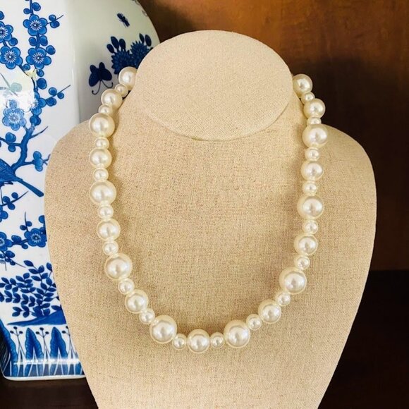 Vintage 17.5" Faux Pearl Necklace With Gold-Tone Clasp - Picture 1 of 4